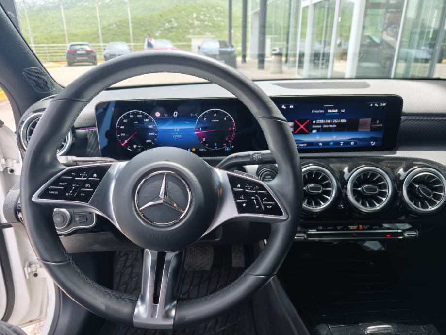 mercedes-benz-a-klasa-200-d-2025-slika-277940062